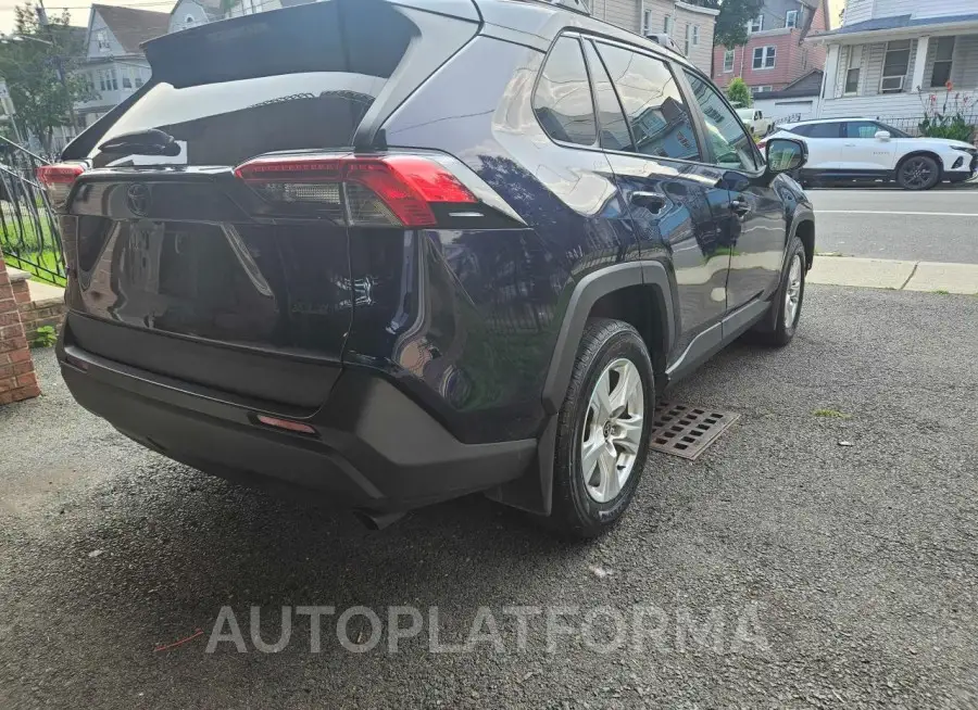 TOYOTA RAV4 XLE 2021 vin 2T3W1RFV5MW154042 from auto auction Copart