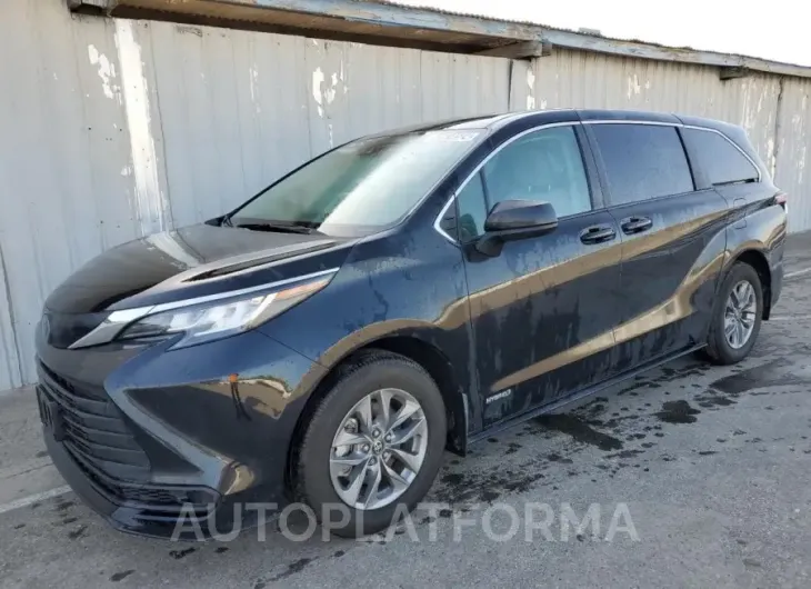 TOYOTA SIENNA LE 2021 vin 5TDKRKEC0MS070744 from auto auction Copart