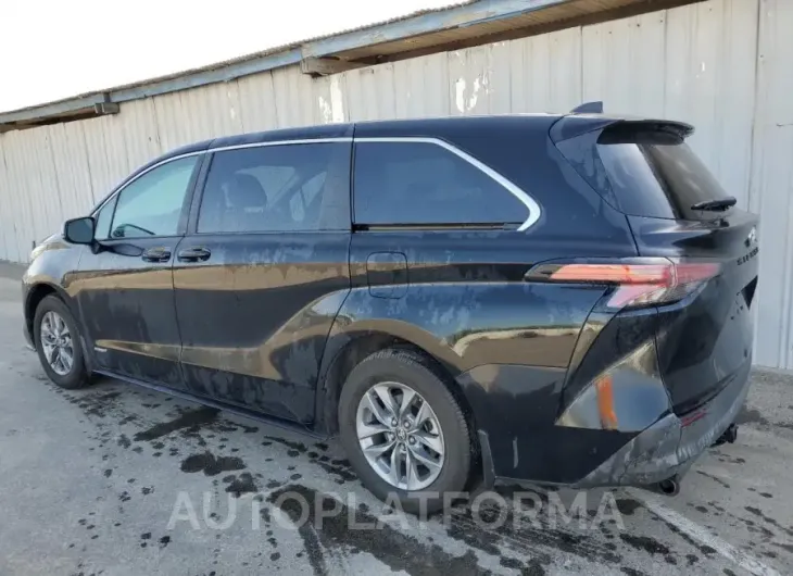 TOYOTA SIENNA LE 2021 vin 5TDKRKEC0MS070744 from auto auction Copart