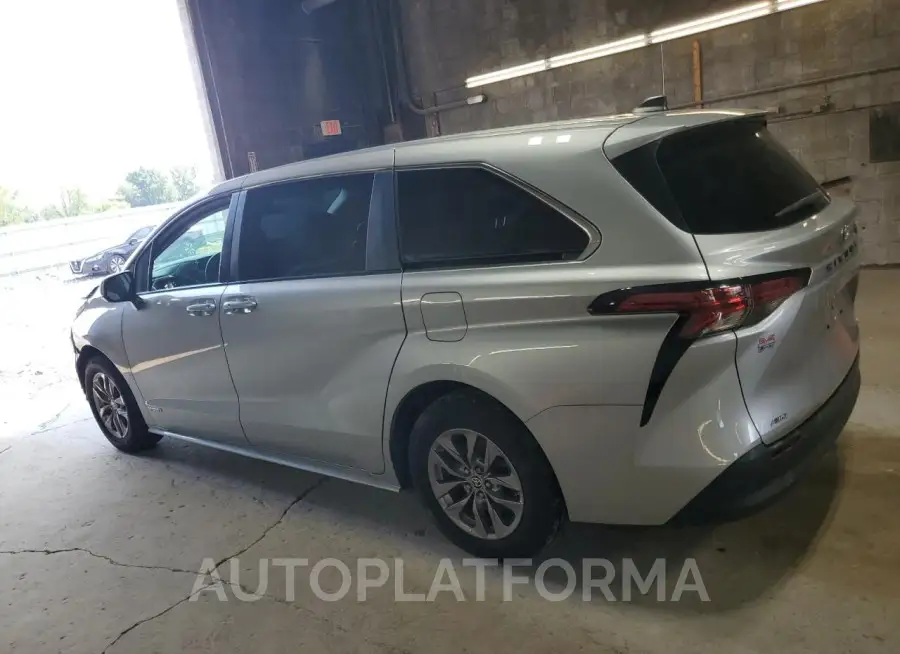 TOYOTA SIENNA LE 2021 vin 5TDKSKFC1MS005680 from auto auction Copart