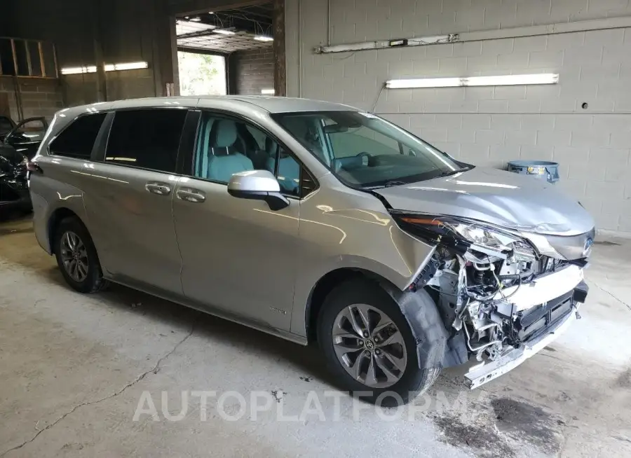 TOYOTA SIENNA LE 2021 vin 5TDKSKFC1MS005680 from auto auction Copart