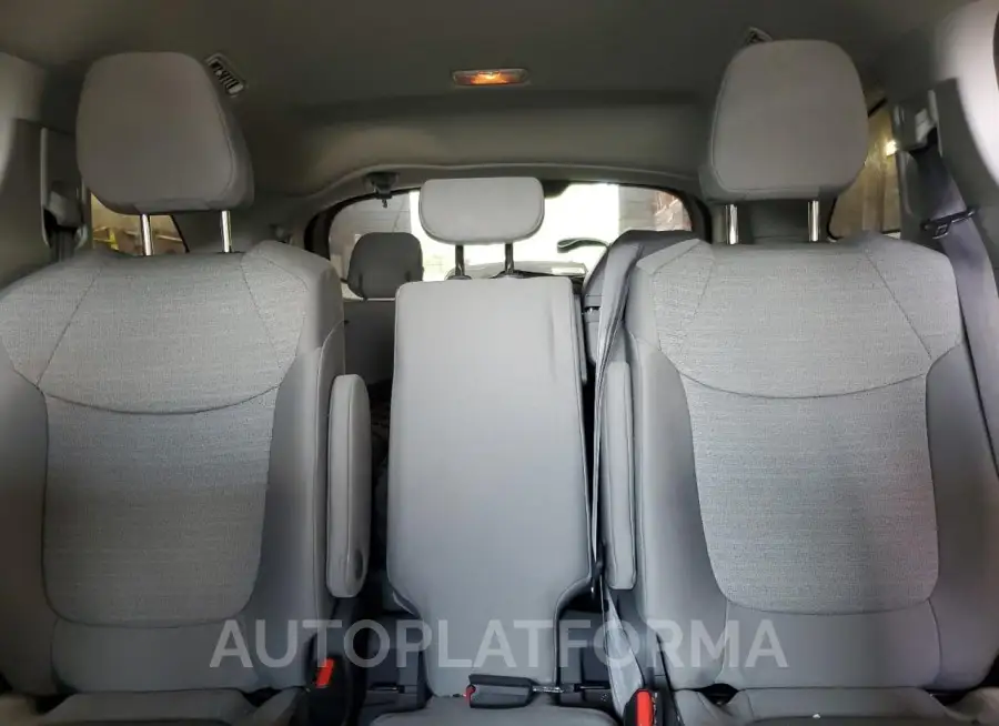 TOYOTA SIENNA LE 2021 vin 5TDKSKFC1MS005680 from auto auction Copart