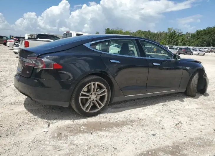 TESLA MODEL S 60 2015 vin 5YJSA1S16FFP78573 from auto auction Copart