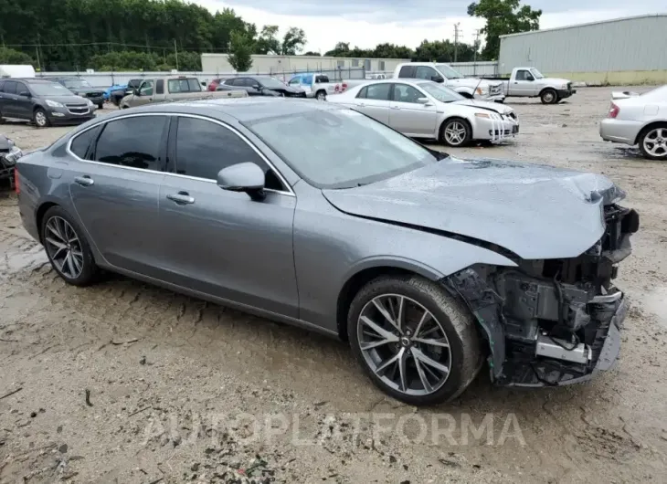 VOLVO S90 T5 MOM 2018 vin LVY982AK2JP024832 from auto auction Copart