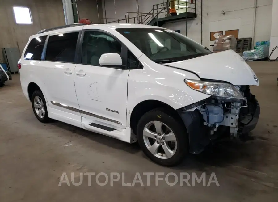 TOYOTA SIENNA LE 2017 vin 5TDKZ3DC4HS800779 from auto auction Copart