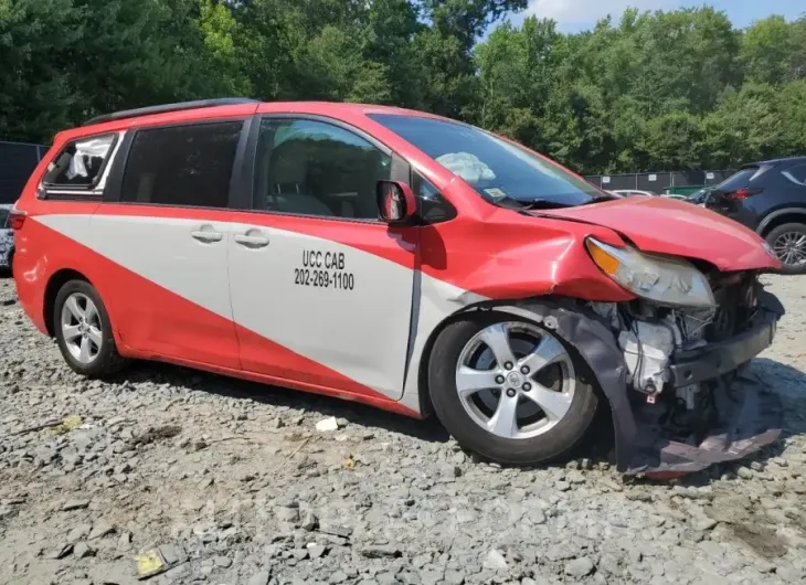 TOYOTA SIENNA LE 2017 vin 5TDKZ3DC3HS845471 from auto auction Copart