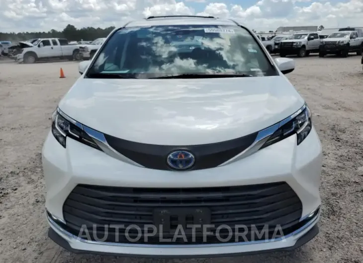 TOYOTA SIENNA XLE 2021 vin 5TDYRKEC9MS008446 from auto auction Copart