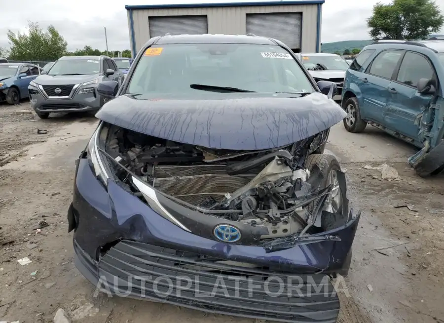 TOYOTA SIENNA LE 2021 vin 5TDKSKFCXMS038144 from auto auction Copart