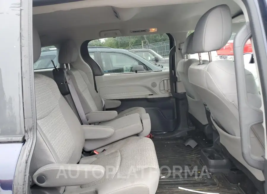 TOYOTA SIENNA LE 2021 vin 5TDKSKFCXMS038144 from auto auction Copart