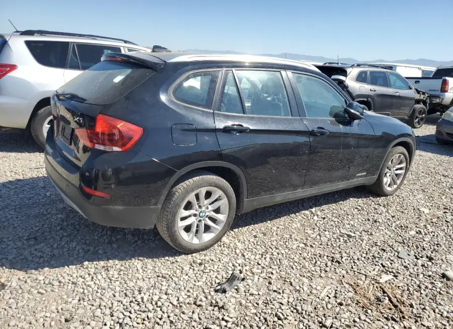 BMW X1 XDRIVE2 2015 vin WBAVL1C57FVY31563 from auto auction Copart