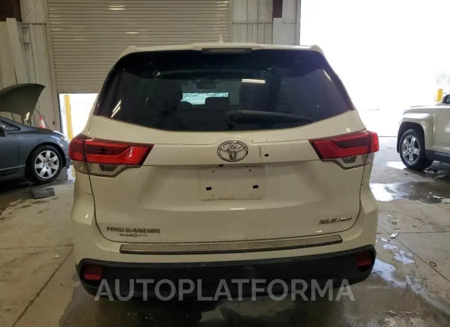 TOYOTA HIGHLANDER 2018 vin 5TDJZRFH6JS557411 from auto auction Copart