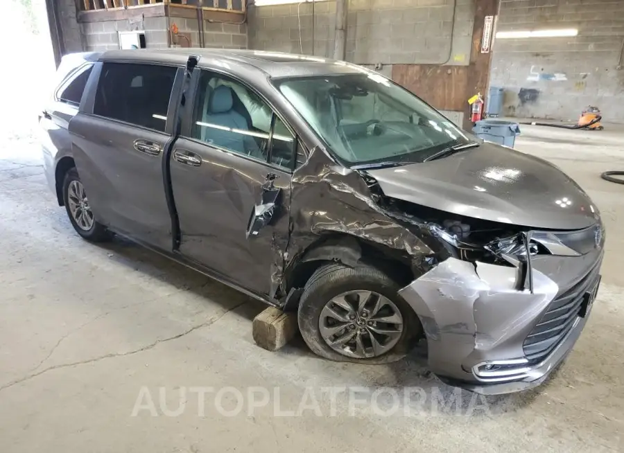 TOYOTA SIENNA XLE 2023 vin 5TDYRKEC8PS153532 from auto auction Copart