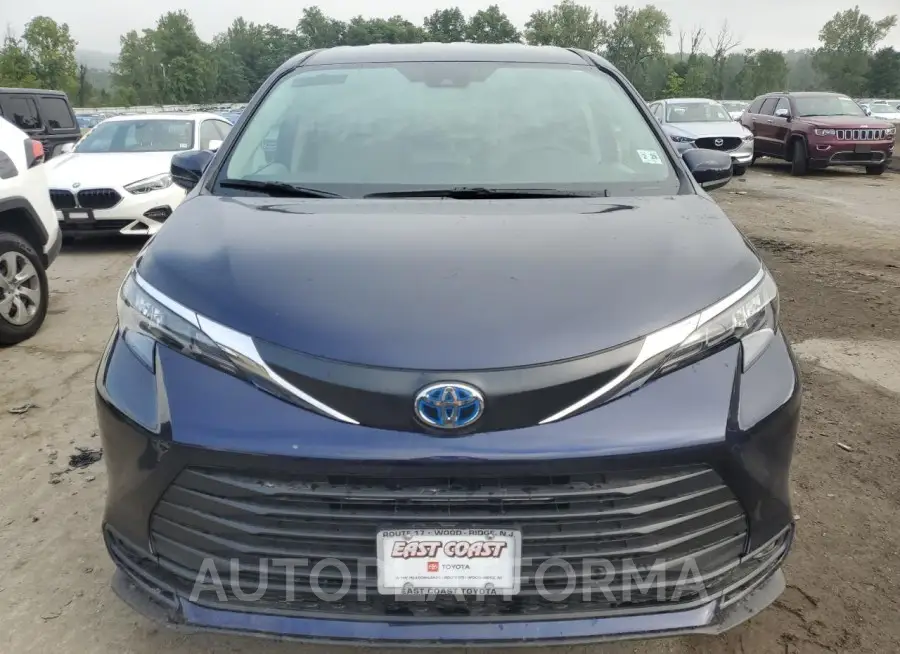 TOYOTA SIENNA LE 2024 vin 5TDKSKFC4RS121141 from auto auction Copart