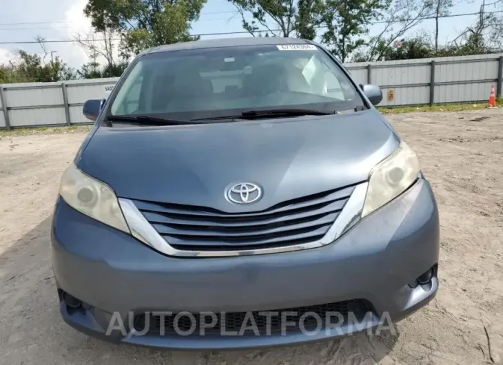 TOYOTA SIENNA LE 2017 vin 5TDKZ3DCXHS798455 from auto auction Copart