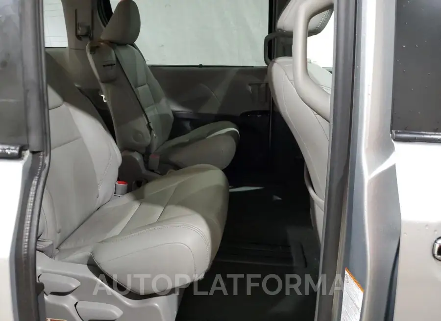 TOYOTA SIENNA XLE 2019 vin 5TDYZ3DC1KS015606 from auto auction Copart