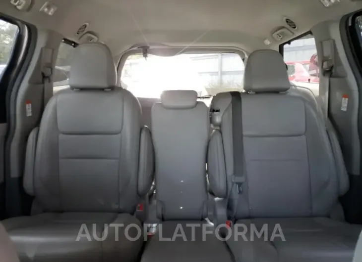 TOYOTA SIENNA XLE 2019 vin 5TDYZ3DCXKS968119 from auto auction Copart