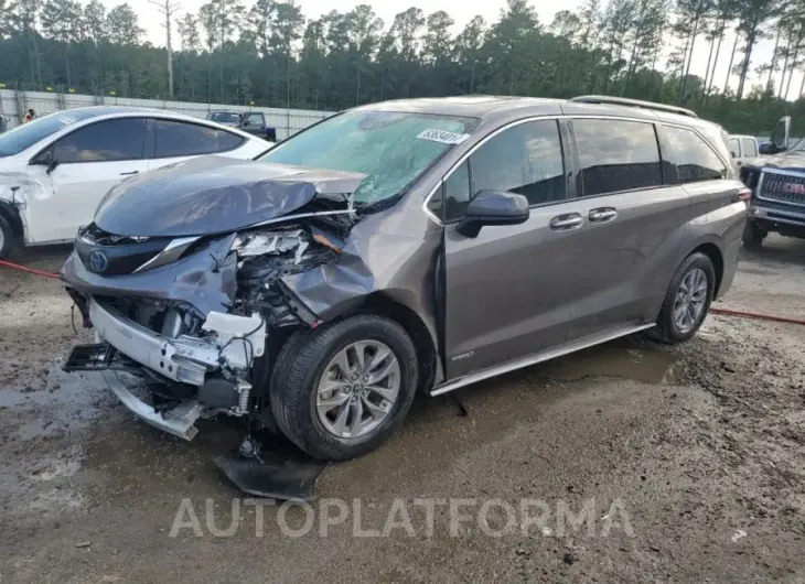 TOYOTA SIENNA XLE 2021 vin 5TDYRKEC1MS072058 from auto auction Copart