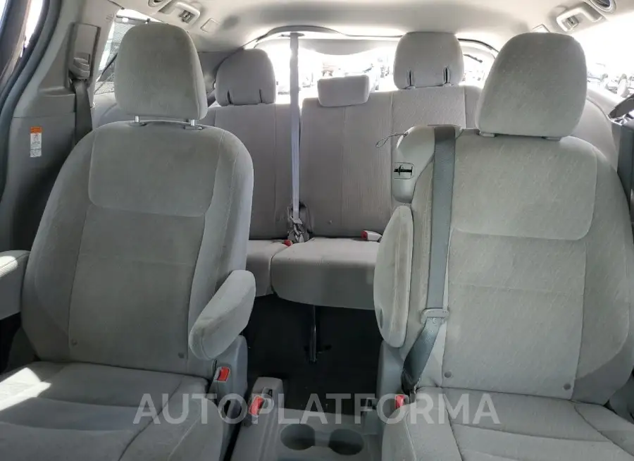 TOYOTA SIENNA LE 2017 vin 5TDKZ3DC3HS833093 from auto auction Copart