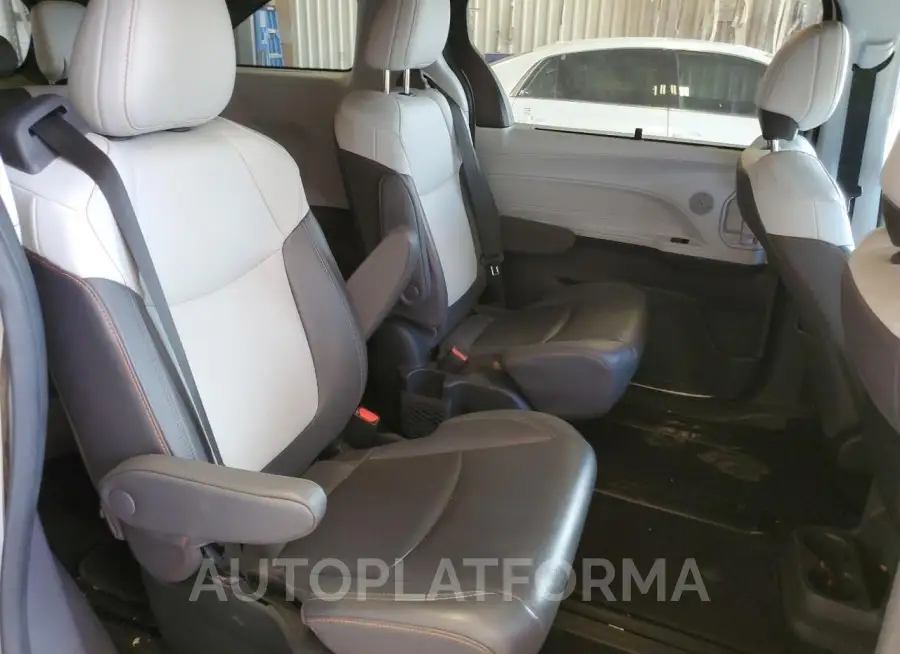 TOYOTA SIENNA XSE 2022 vin 5TDXRKECXNS095383 from auto auction Copart