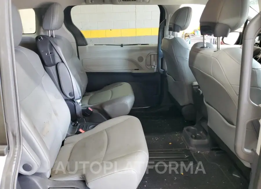 TOYOTA SIENNA XLE 2021 vin 5TDYRKEC4MS040060 from auto auction Copart