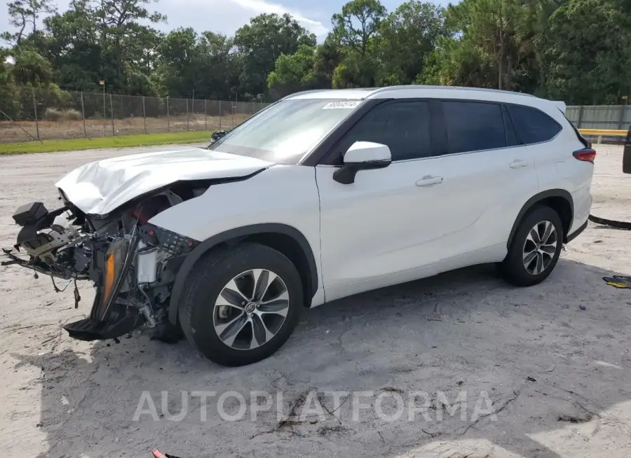 TOYOTA HIGHLANDER 2022 vin 5TDHZRAH3NS142199 from auto auction Copart