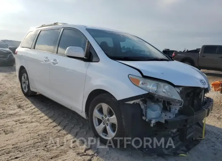 TOYOTA SIENNA LE 2015 vin 5TDKK3DC3FS564806 from auto auction Copart