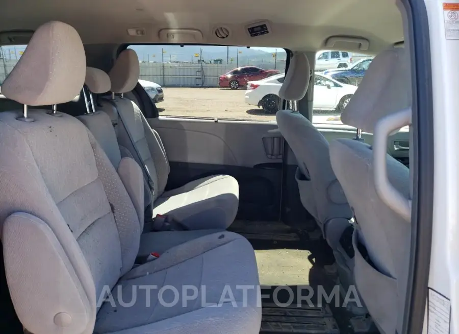 TOYOTA SIENNA LE 2019 vin 5TDKZ3DC8KS005614 from auto auction Copart