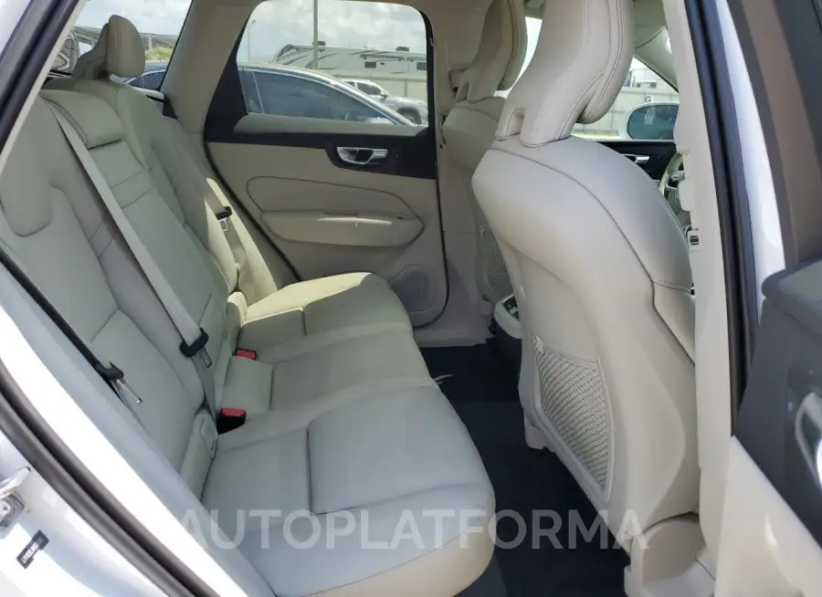 VOLVO XC60 T5 IN 2019 vin LYV102DL8KB332083 from auto auction Copart