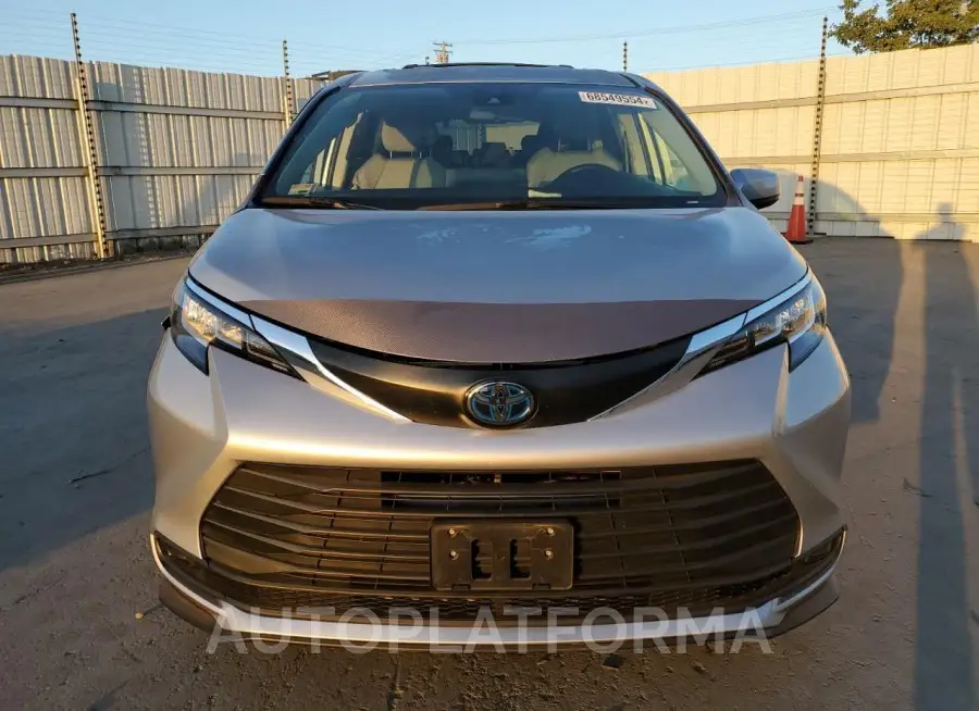 TOYOTA SIENNA LE 2021 vin 5TDKRKECXMS002287 from auto auction Copart