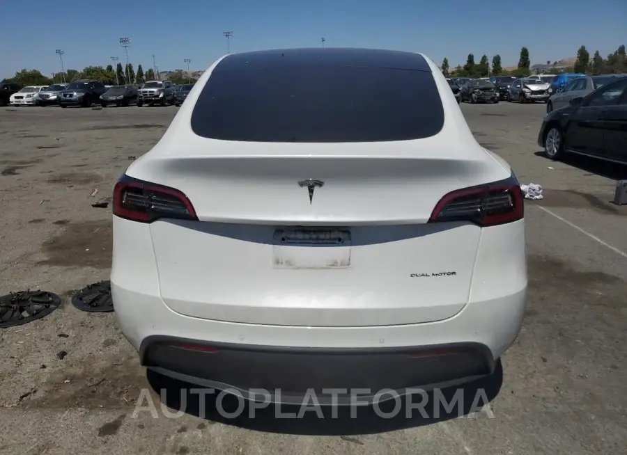 TESLA MODEL Y 2022 vin 7SAYGAEE2NF556296 from auto auction Copart