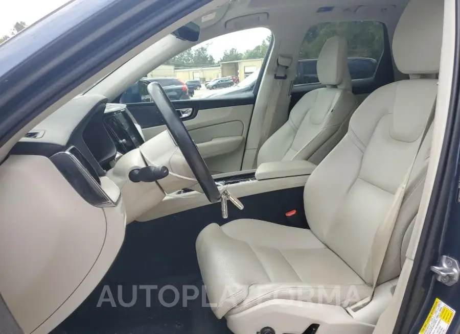 VOLVO XC60 T5 IN 2019 vin LYV102DL1KB273877 from auto auction Copart