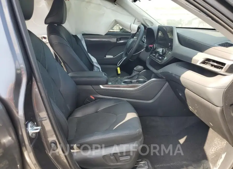 TOYOTA HIGHLANDER 2023 vin 5TDEBRCH8PS133781 from auto auction Copart