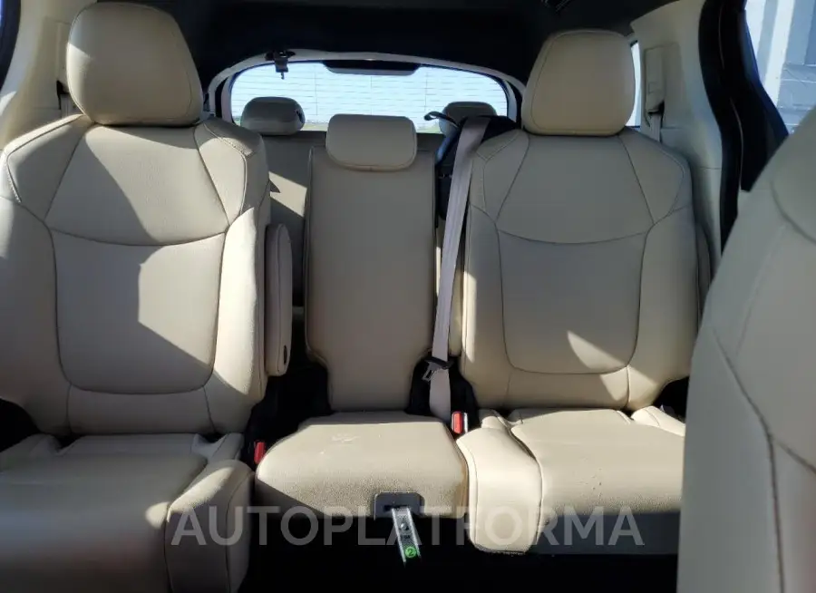 TOYOTA SIENNA XLE 2021 vin 5TDYRKEC9MS073894 from auto auction Copart