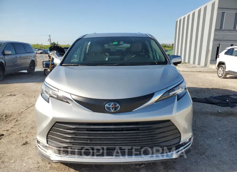 TOYOTA SIENNA XLE 2021 vin 5TDYRKEC9MS073894 from auto auction Copart