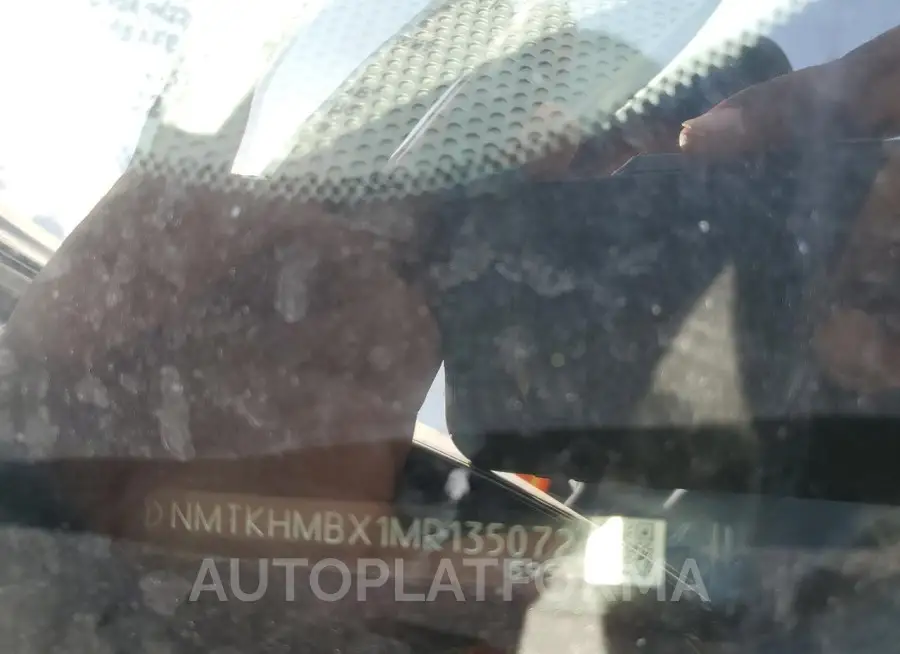 TOYOTA C-HR XLE 2021 vin NMTKHMBX1MR135072 from auto auction Copart