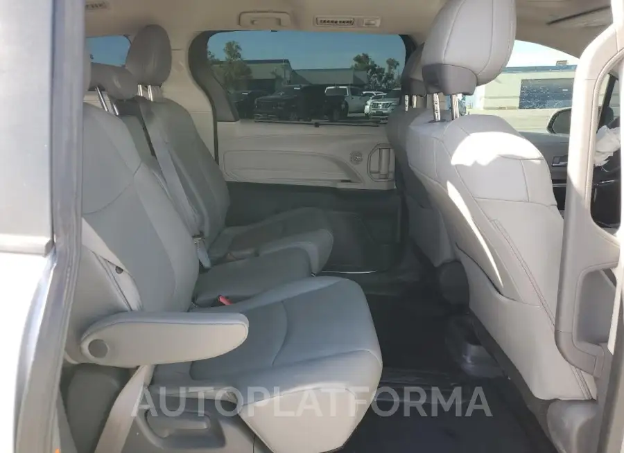 TOYOTA SIENNA XLE 2021 vin 5TDYRKEC9MS027692 from auto auction Copart