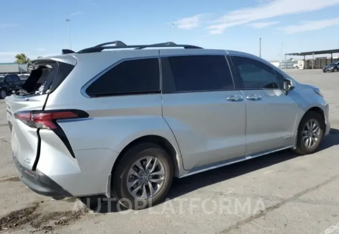 TOYOTA SIENNA XLE 2021 vin 5TDYRKEC9MS027692 from auto auction Copart