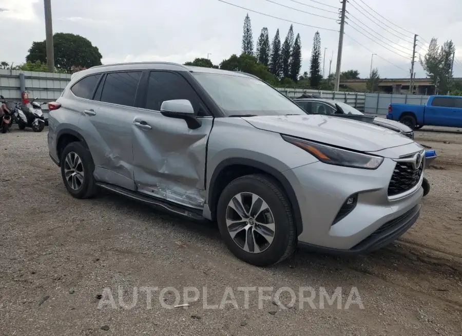 TOYOTA HIGHLANDER 2022 vin 5TDGZRAH5NS559321 from auto auction Copart