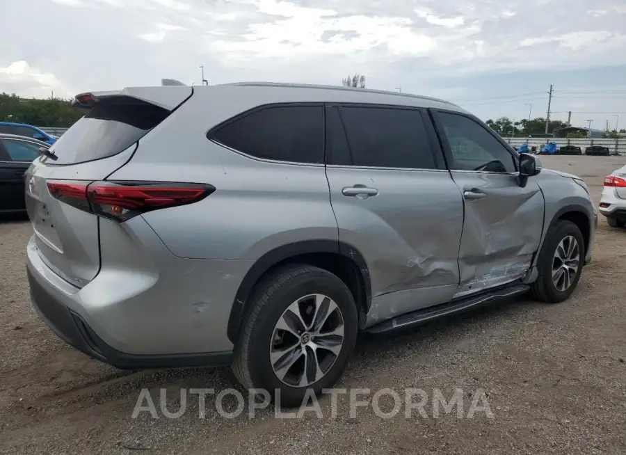 TOYOTA HIGHLANDER 2022 vin 5TDGZRAH5NS559321 from auto auction Copart