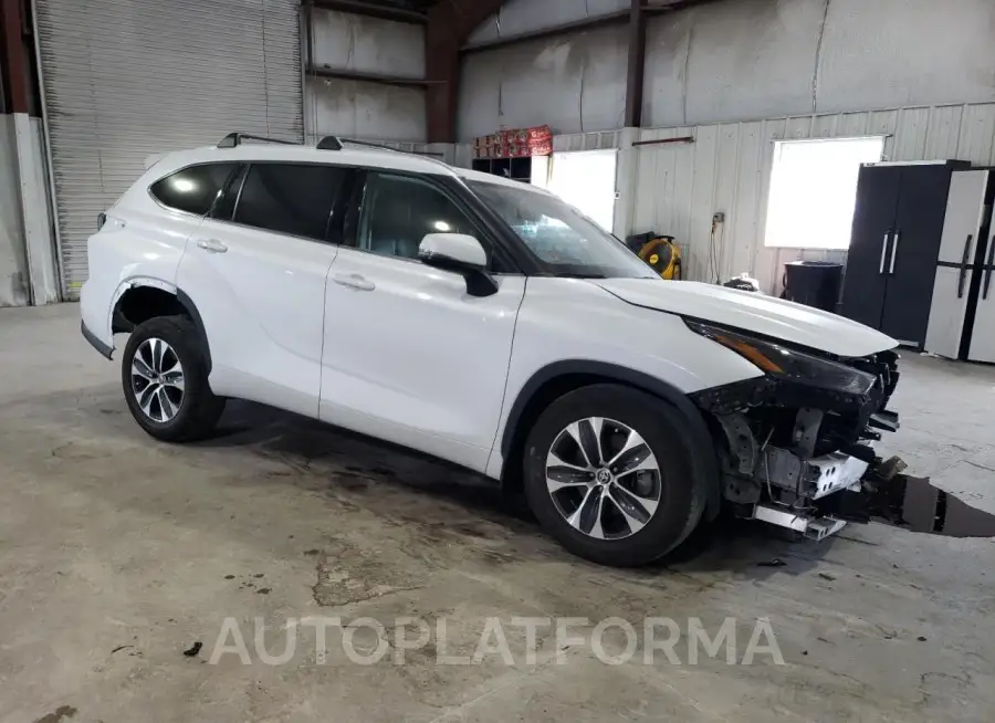 TOYOTA HIGHLANDER 2022 vin 5TDGZRBH0NS589549 from auto auction Copart