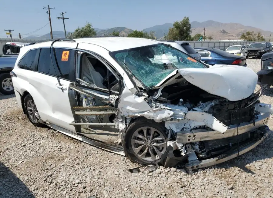 TOYOTA SIENNA LE 2021 vin 5TDKRKEC6MS034430 from auto auction Copart