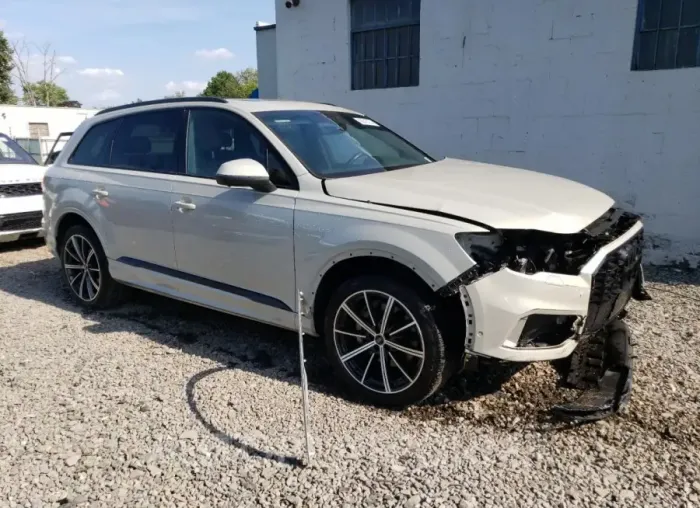 AUDI Q7 PREMIUM 2021 vin WA1LXAF71MD032760 from auto auction Copart