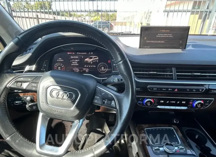 AUDI Q7 PRESTIG 2017 vin WA1VAAF79HD021649 from auto auction Copart