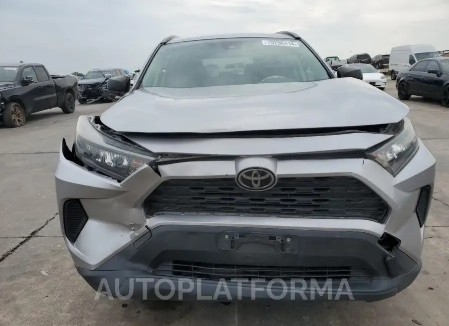 TOYOTA RAV4 LE 2019 vin JTMH1RFV0KJ006305 from auto auction Copart