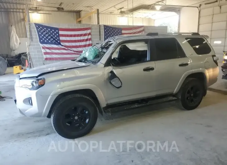 TOYOTA 4RUNNER SR 2021 vin JTEMU5JR2M5914691 from auto auction Copart