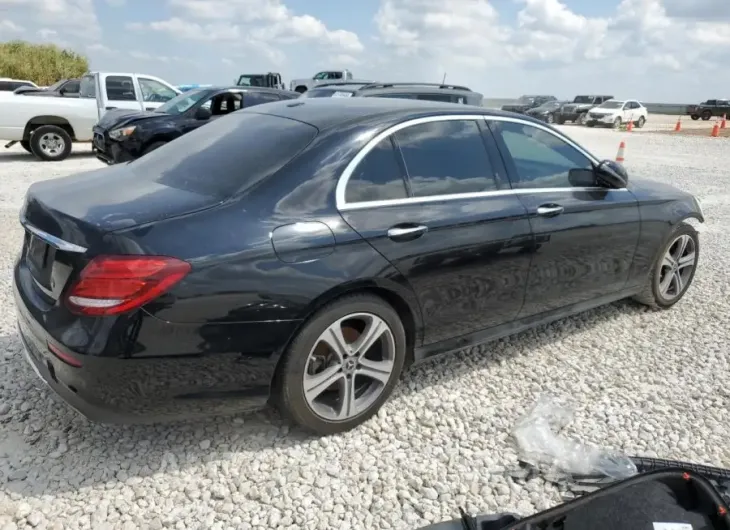 MERCEDES-BENZ E 300 2019 vin WDDZF4JB8KA683517 from auto auction Copart