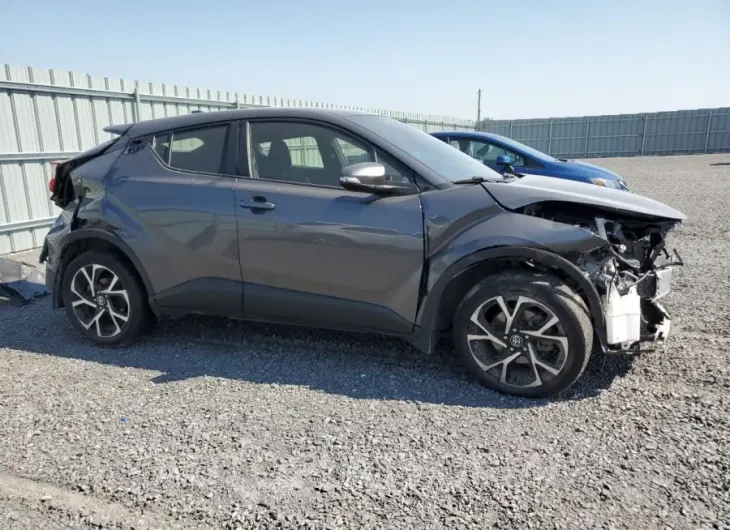 TOYOTA C-HR XLE 2020 vin JTNKHMBX9L1075986 from auto auction Copart