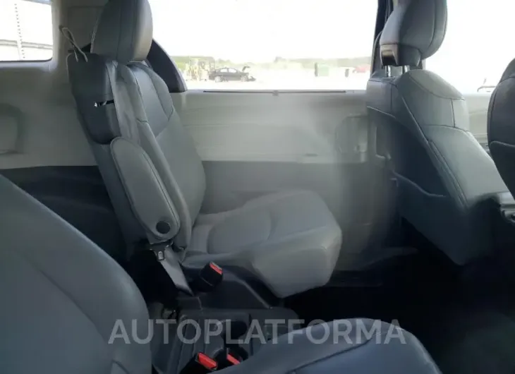 TOYOTA SIENNA XLE 2021 vin 5TDYRKEC7MS010213 from auto auction Copart