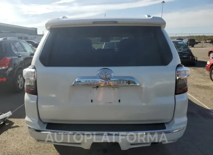 TOYOTA 4RUNNER SR 2019 vin JTEBU5JR8K5694977 from auto auction Copart