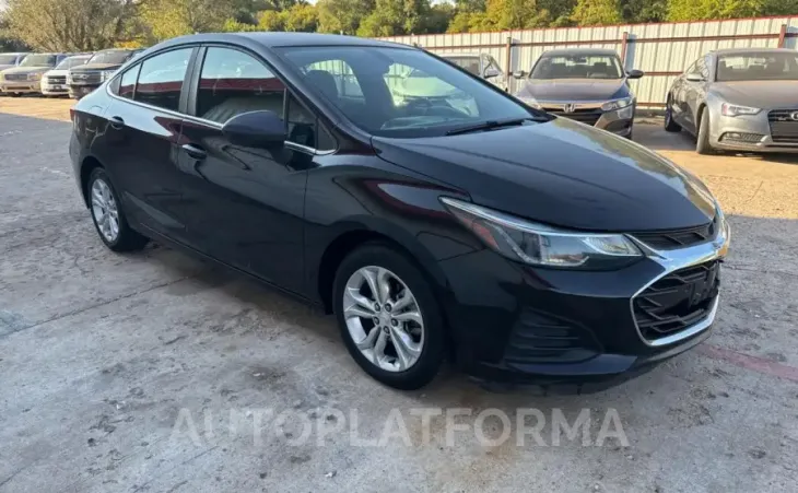 CHEVROLET CRUZE LT 2019 vin 1G1BE5SM5K7144735 from auto auction Copart